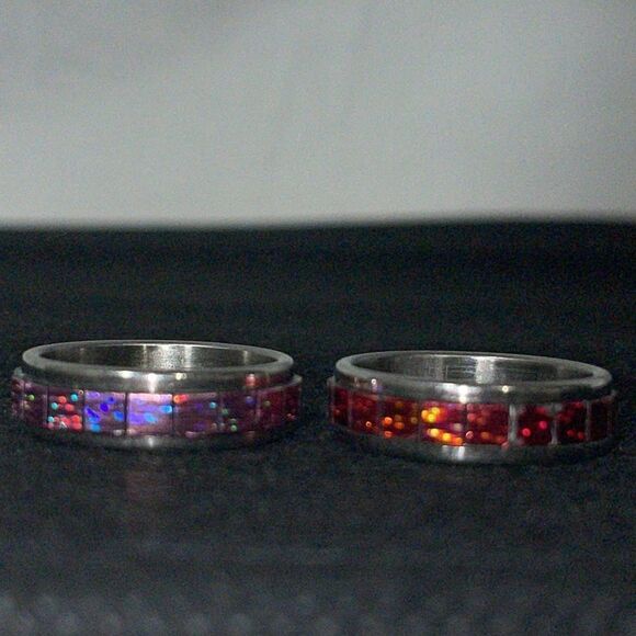 Two beautiful ring with reflective colors in them - Picture 2 of 6
